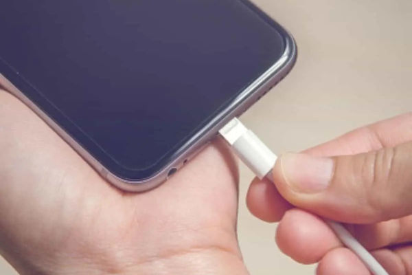 EU Confirms USB Type-C For All Mobile Phones, And Medium Electronics